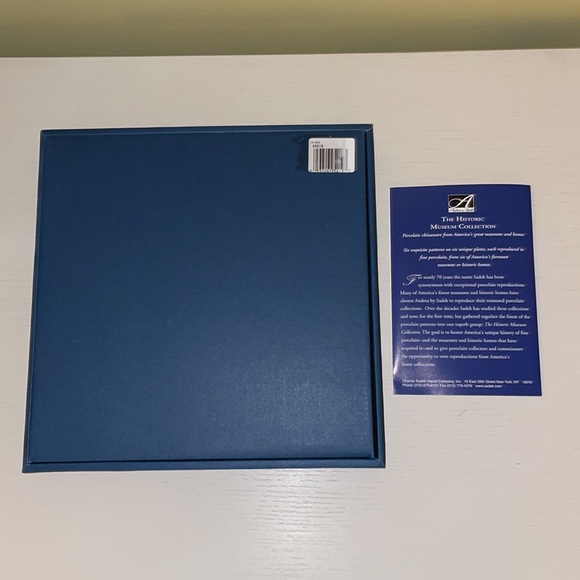 Colonial Williamsburg Historic Museum Collection Chelsea Grape Leaf Plate - Picture 4 of 4